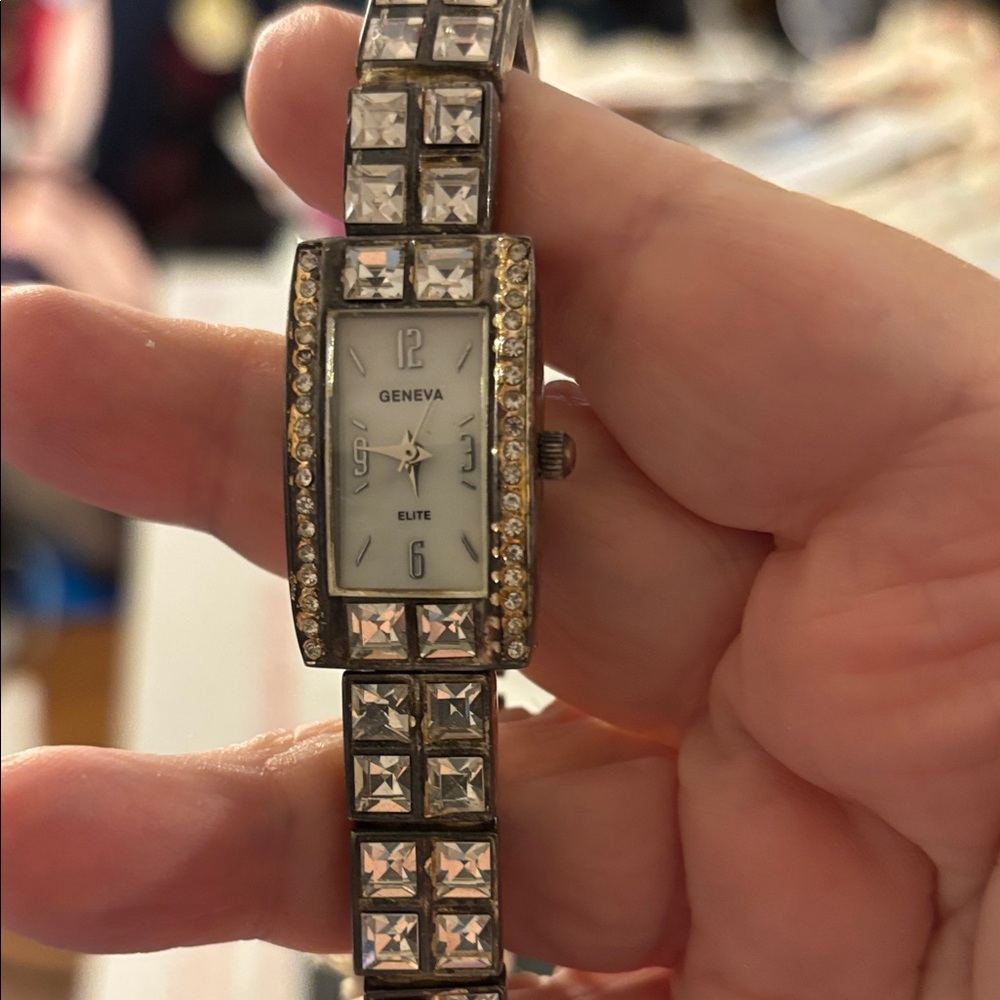 Vintage Geneva Elite Crystal-Accented Silver Watch untested